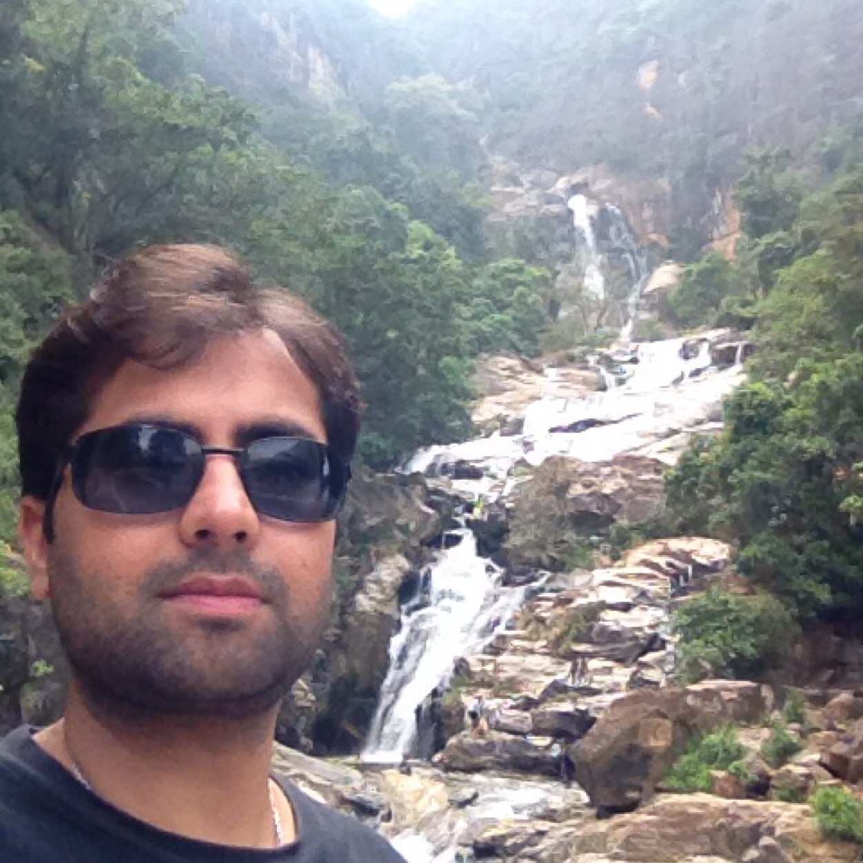 MD, Acumen Productions, Ex-Ten Sports Producer. I live for a pulsating game of Test cricket. Man Utd fan. Neither left nor right, but in the rationale center