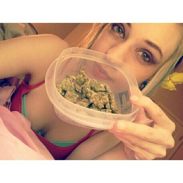 ~mom , wife , productive stoner . @cotythebum