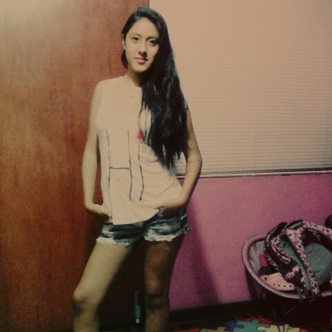 soy la chica mas tierna, divertida  y feliz q puedes conocer ;) Si alguna vez estas triste te saco una sonrisa rapidin x3