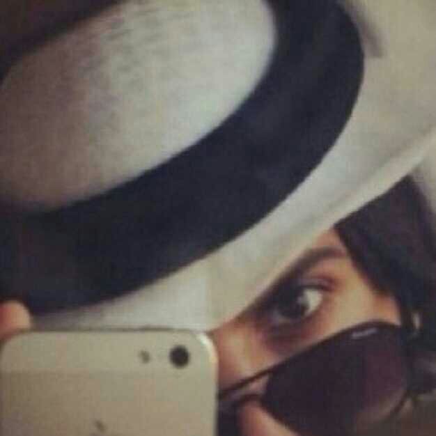 أحببتك سراً ، في بلد حرم به الحب ، أخفيتك في أحرفي ، ك خيال أحادثه دون علمهم ،، (=|/3 ♡