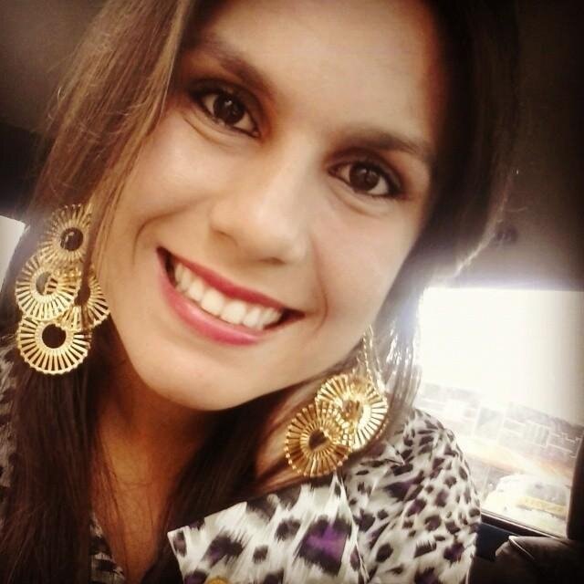 Paranaense, 21 anos, estudante de administração, 
Facebook - https://t.co/77NlFoulCg