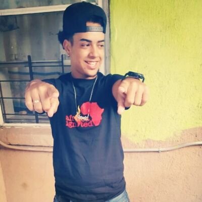 Un loco manso ☆Pueden decir.  1000 cosas de mi pero ninguna son ciertas , si no piensas lo mismo preguntámelas y con gusto te las respondo MadeWasHere✌