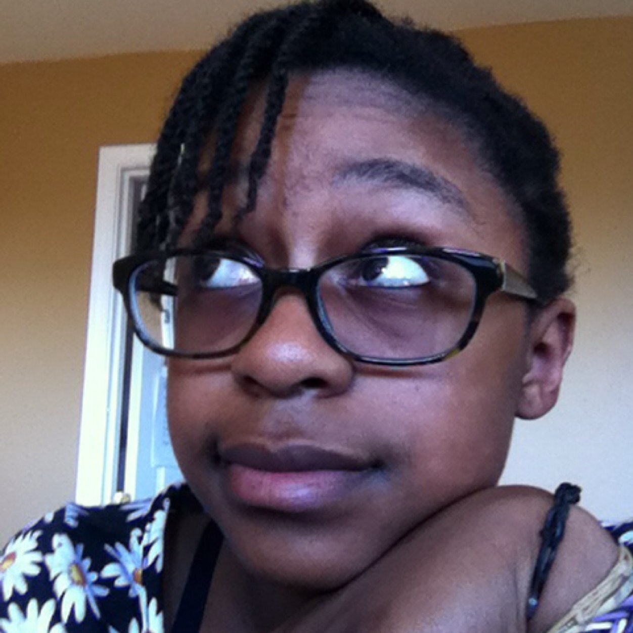 New YouTuber Beauty guru/ comedian! My channel http://t.co/91eKzNDye1 subscribe plz!