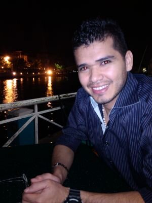 reyesvelas's profile picture. 