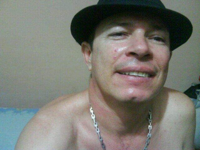 DE DERECHA Y URIBISTA 100%
EL RESPETO POR LAS INSTITUCIONES, LOS VALORES LA FAMILIA Y ANTE TODO MI FE EN DIOS