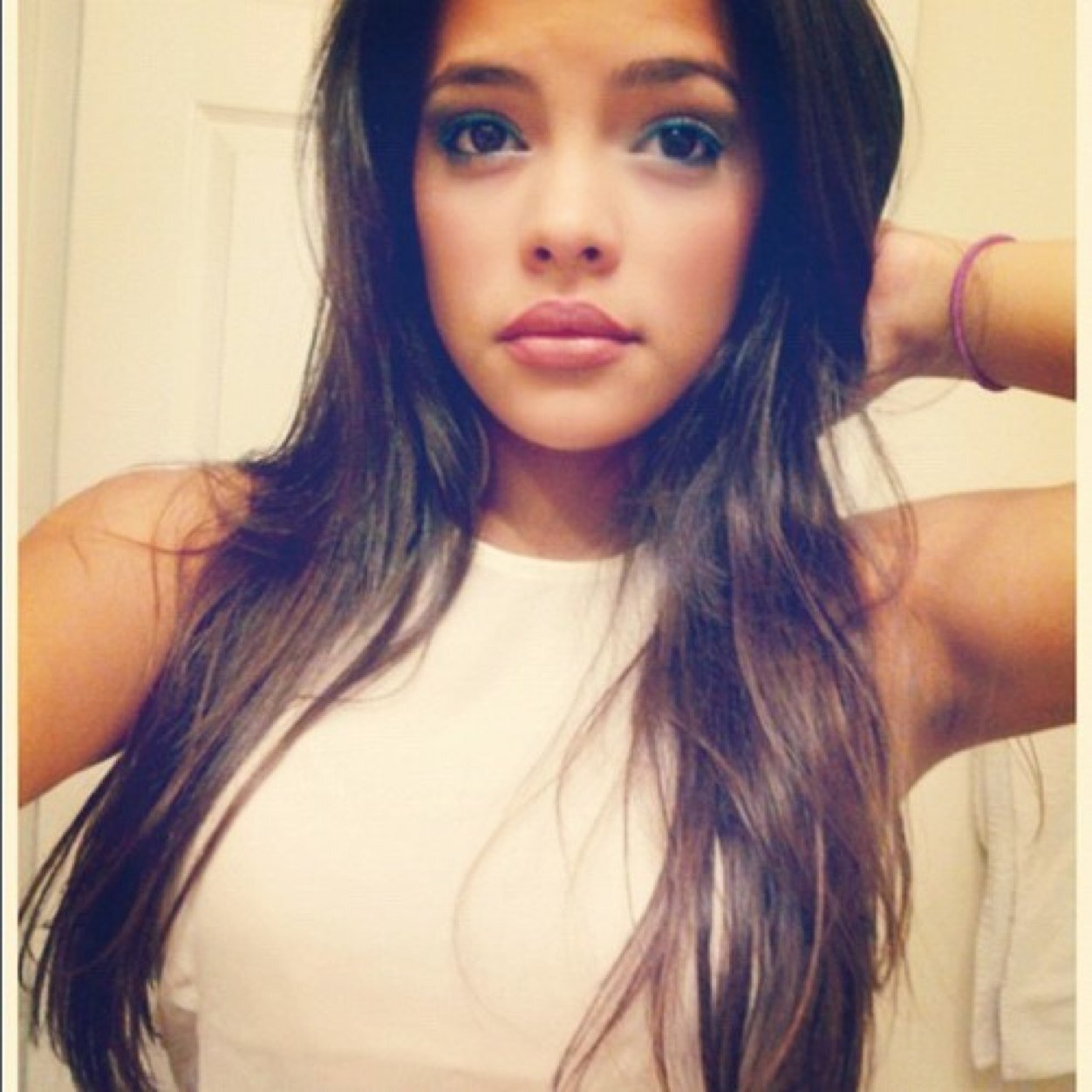My twitter got deleted at 5k followers im back now. So follow a pretty girl❤️