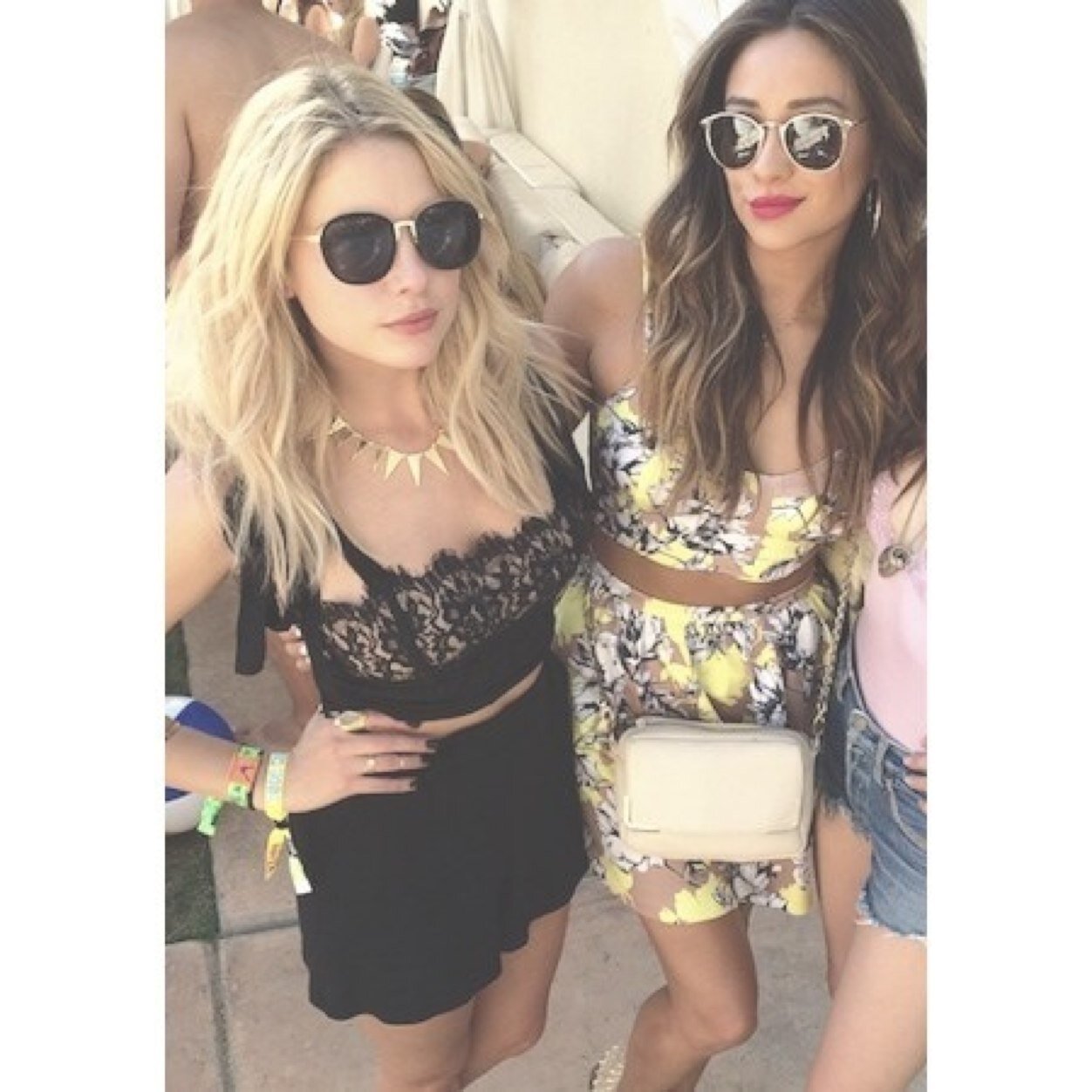 follow @pllddI