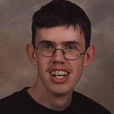 Psicólogo diplomado, 27 anos, solteiro, bem humorado e sarcástico. Não leve-me a mal!
