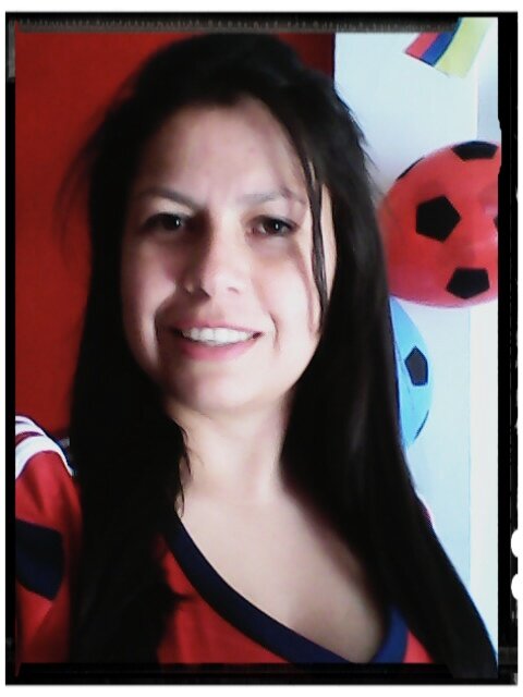 huacasamantha's profile picture. Jamás debemos lamentarnos, 
por lo que pudo haber sido. 
El pasado que no sucedió, es tan incierto, 
como el futuro que aun estamos por vivir.