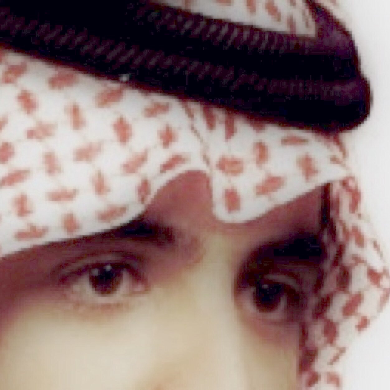 شخصيه نادره متقلب المزاج احيان يازيني واحيان ياشيني أبتعد عني في اوقات واقترب مني في أوقات