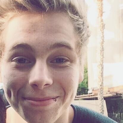 you're welcome for the free follow :-) PLEASE FOLLOW @stylukeston you're awesome