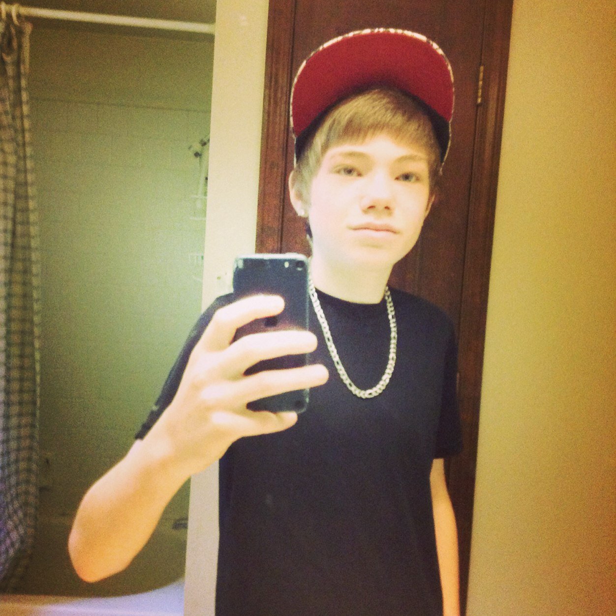 I'm 14 i like acting and drama classe lessons about acting my life goal is to be a famous actor the walking dead inspired me. I am a new actor