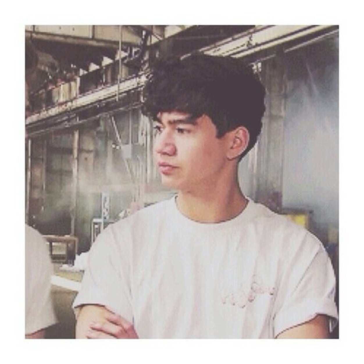 please follow @misfitsmikeyy I will try to follow back but if I don't just ask (: and if you already follow then ask for a cookie bc you desreve one hehe :-D