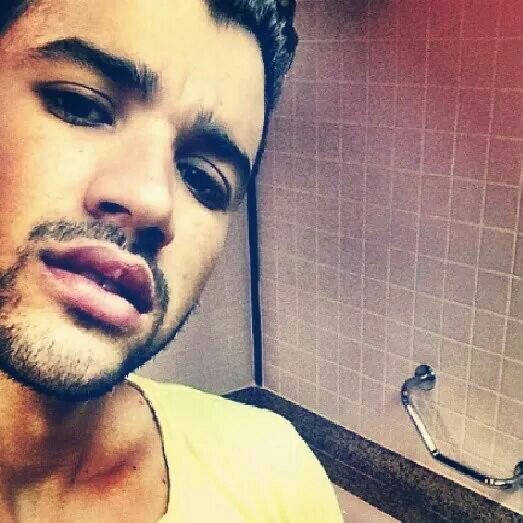 FC Dedicado Ao Nosso Divo Gusttavo Lima! Criado Por: Ingrid Araújo e Lânia Mota..
Since:18/01/2012, Seguido Pelo Idolo: 18/03/2012 
Gusttavin Meu Orgulho ;)