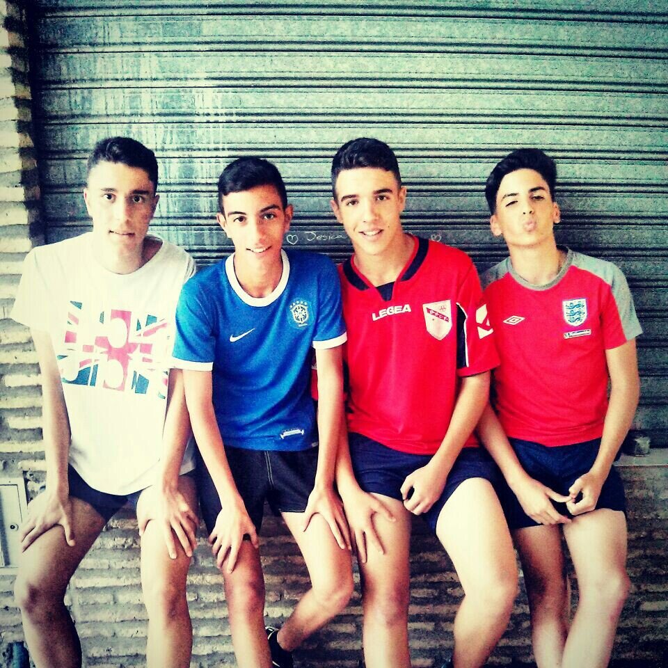 14 . Instagram : pabloalmaraz6. Me gusta el futbol . Con Pasion y Coraje . Y sobre todo humildad :)