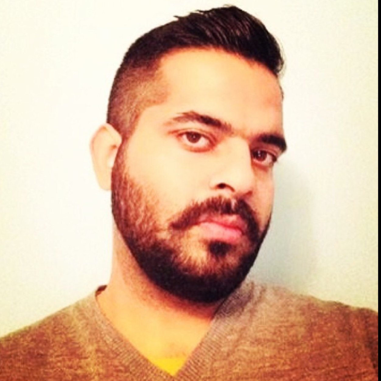 Write,love cooking,aviator,keep driving,sports,crazy shopping and desserts fan !!