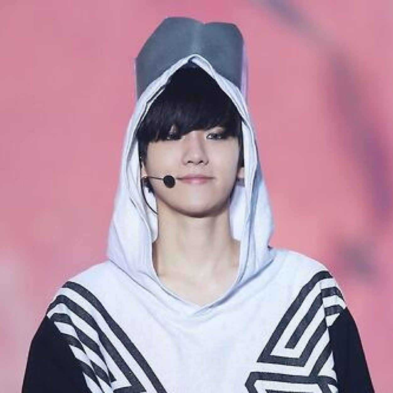 You just received a free follow! Don't follow this account! FOLLOW @KValdez10 (kpoppers only) mention her for a followback!