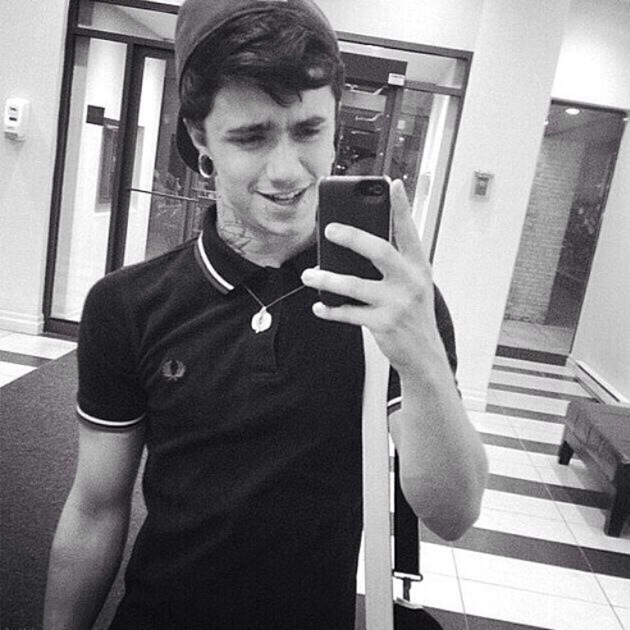 FxkcingJakeBass's profile picture. rp. gay. single.