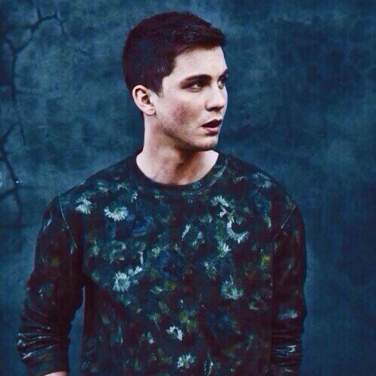 Official UK Fan Account For @LoganLerman.✌️