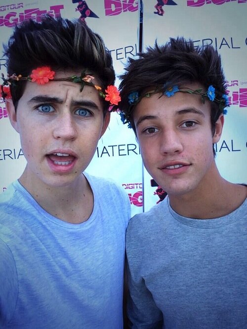 IT'S FREE FOLLOW SO FOLLOW @nashskitten OR I UNFOLLOW ✨