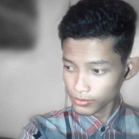 Jika aku disuruh memilih… Untuk bernapas atau mencintaimu. Aku akan menggunakan napas terakhirku untuk mengatakan aku mencintaimu
#Diyo AlFaredho David