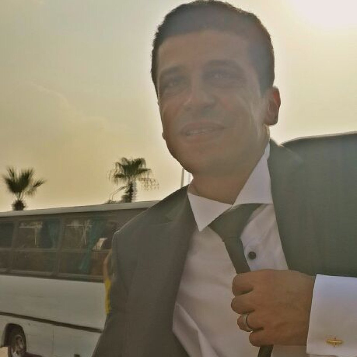 الحب يملك وانت تملك من العاطفة ان نعيش امليء حياتي . وخلي قلبي جوة روحي تحس فيك