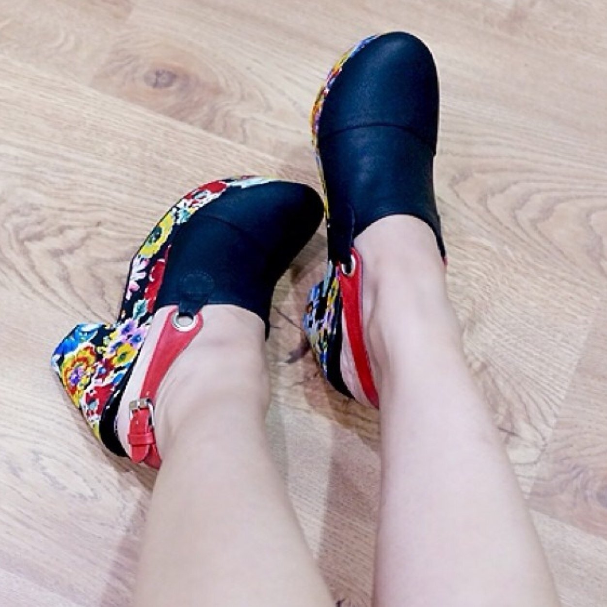Handmade shoes... Made by order.. Design unik dan beda dari yang lain.. Ready 2 minggu setelah payment.. For order sms 087775007600 line : upshoes