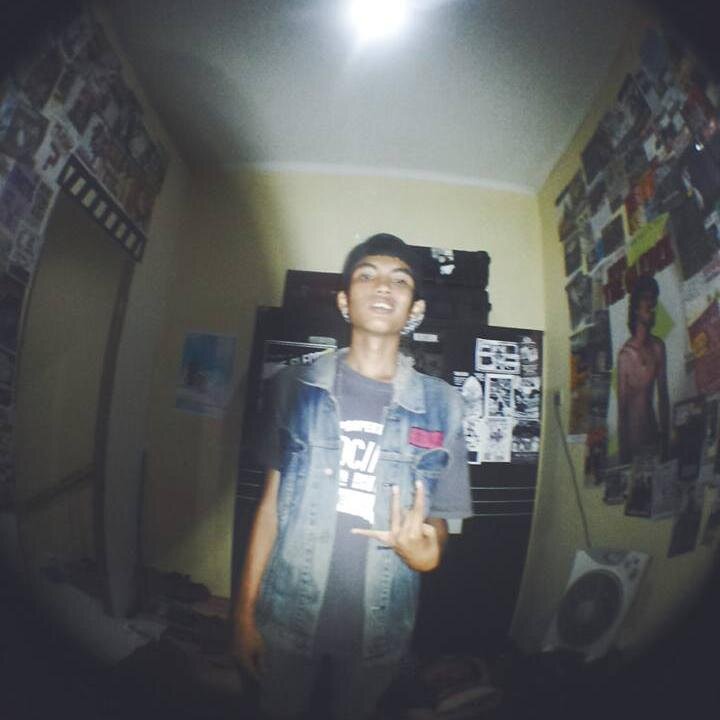 yuklarr's profile picture. S (initials of a person I love)