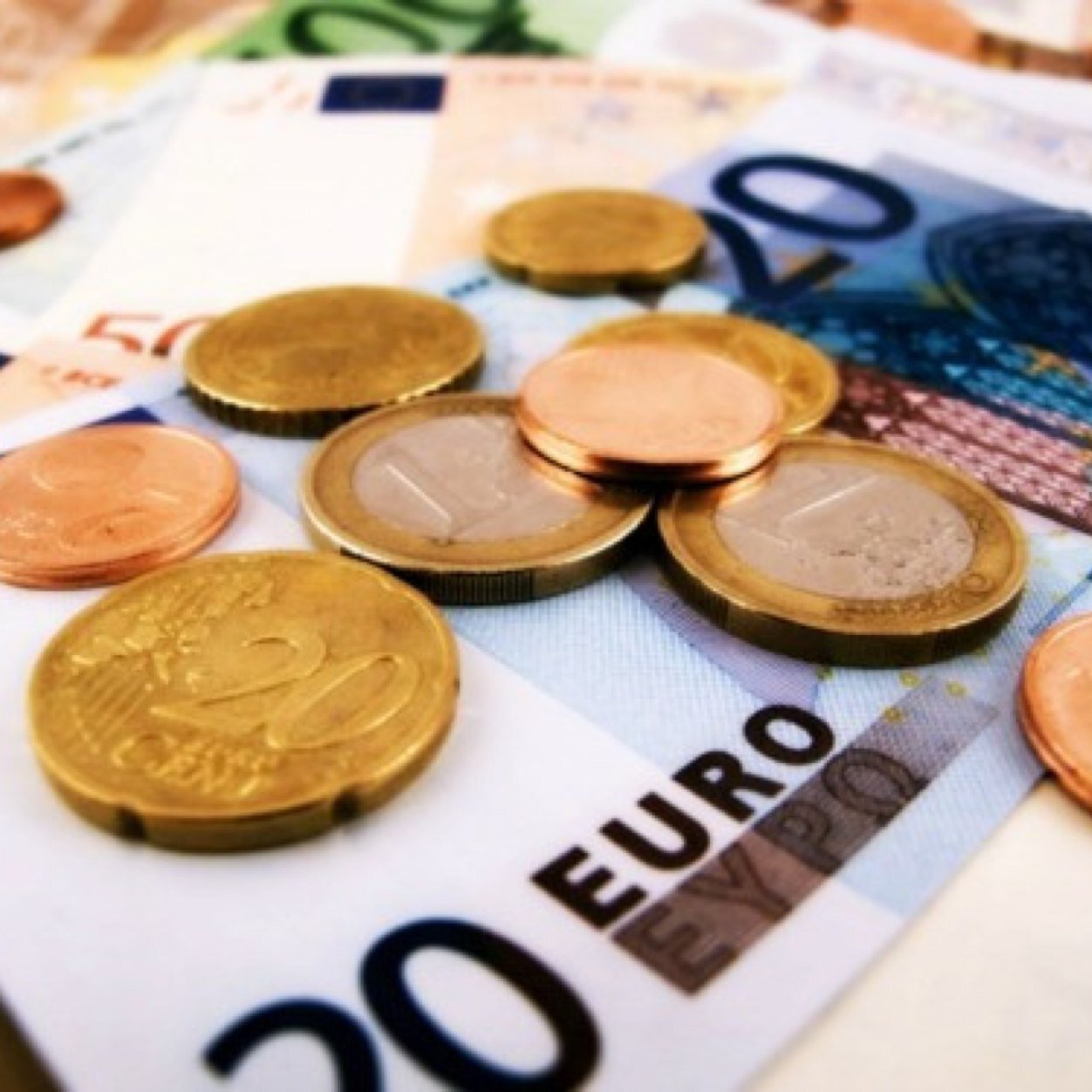 Geen zin om hard te werken voor je geld ? Volg ons en wij zullen je informatie geven hoe jij makkelijk wat geld kan bij verdienen.