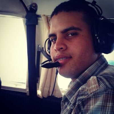 No sueñes tu vida, vive tu sueño. /
  Piloto de Avión
