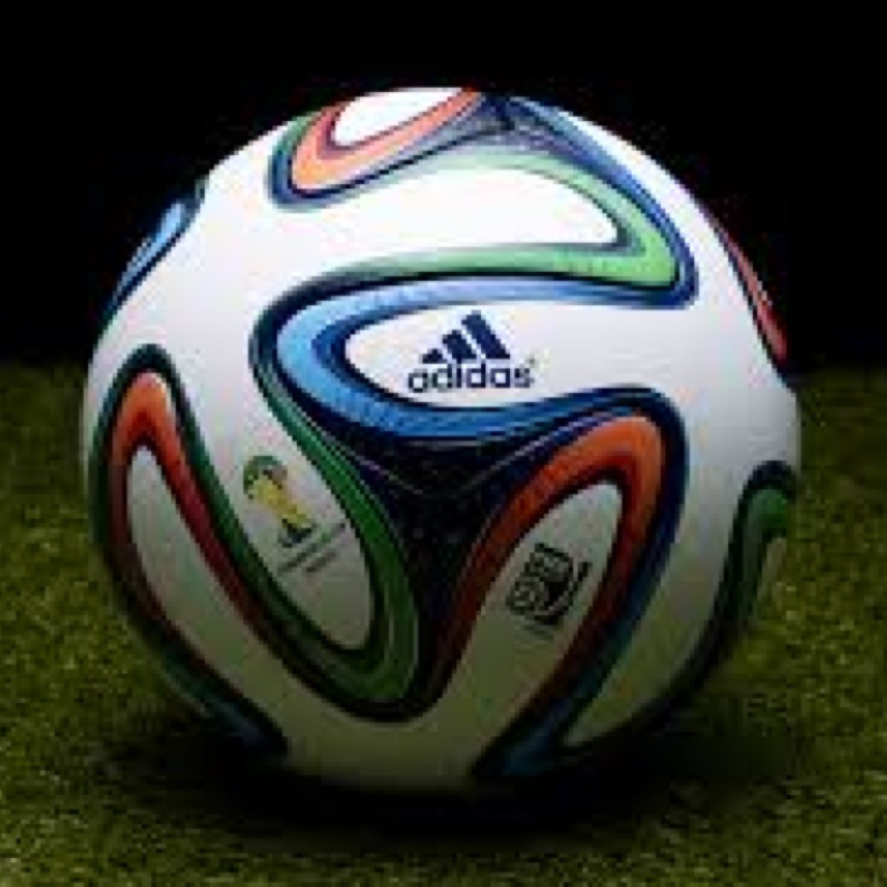 Total Football™ Tout sur le foot ! #RT tous se qui parle du foot ! Alors pour tout les fans du Football cest Ici. #TeamFoot #TotalFootball