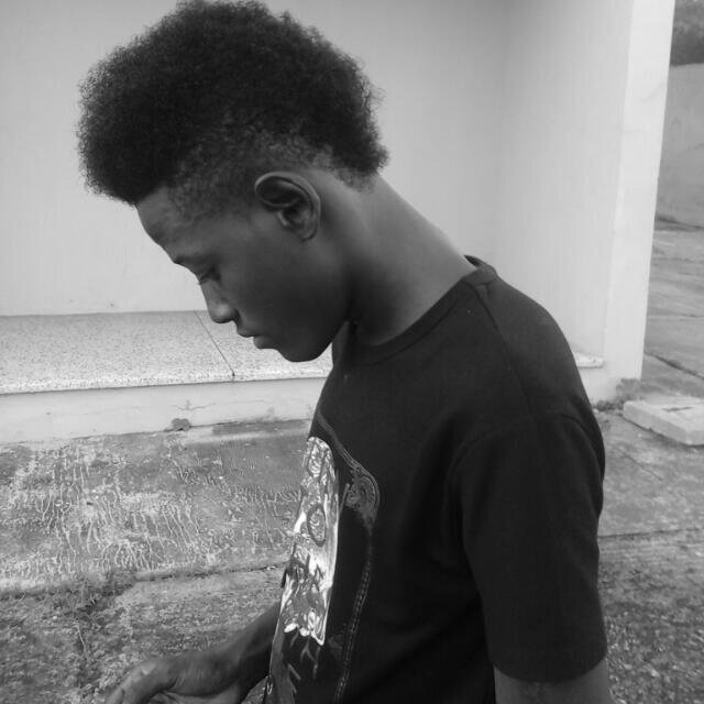 Not shallow, all about music from Nigeria je suis accro a jolies filles lol