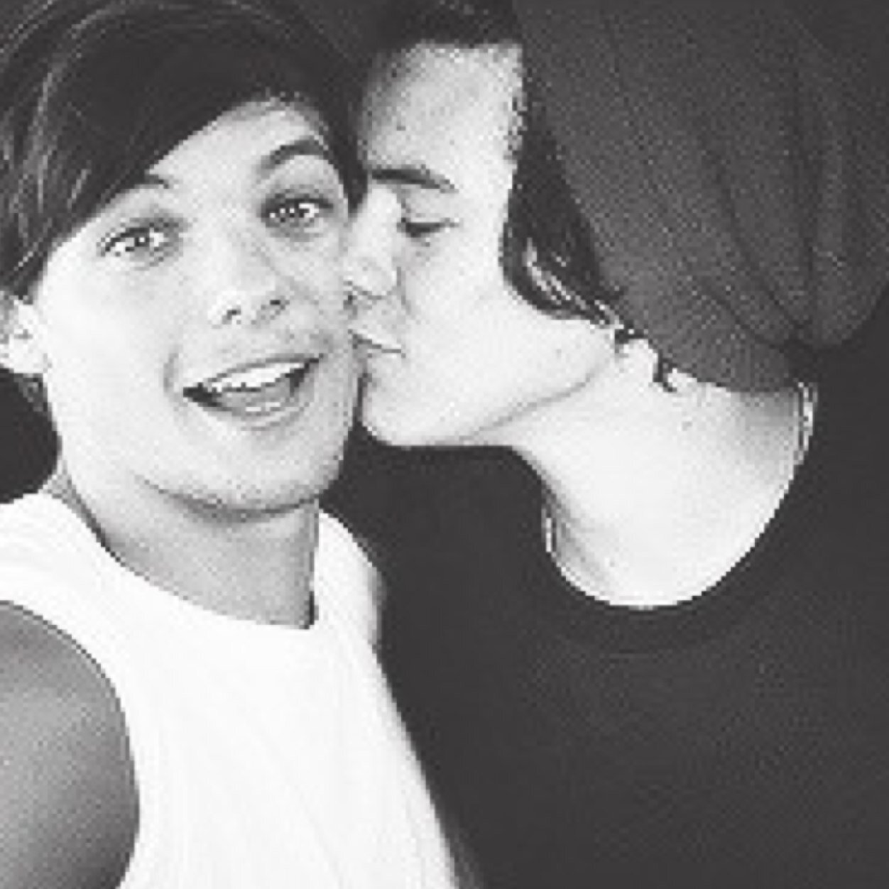 Hiiii beautiful can you go follow @BlazinwithZouis and @smutftfics ilysm okay youre so amazing hehe :))