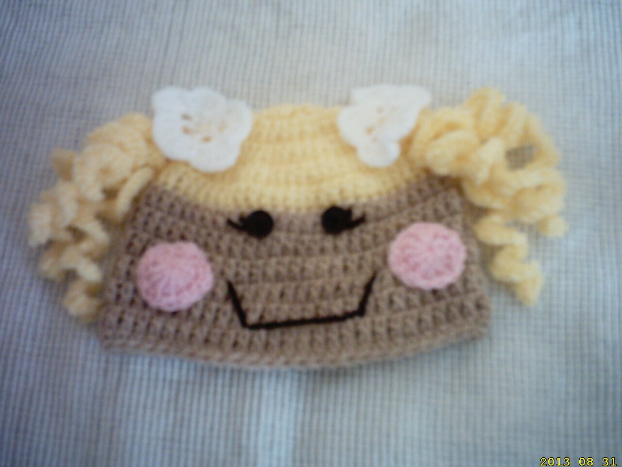 makes hand crochet items