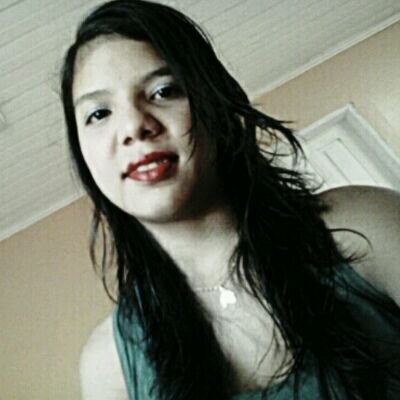 Estudante. Gosto de música. Shows. Amigos.