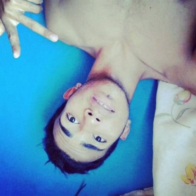 Vocês riem de mim por eu ser diferente, e eu rio de vocês por serem todos iguais.