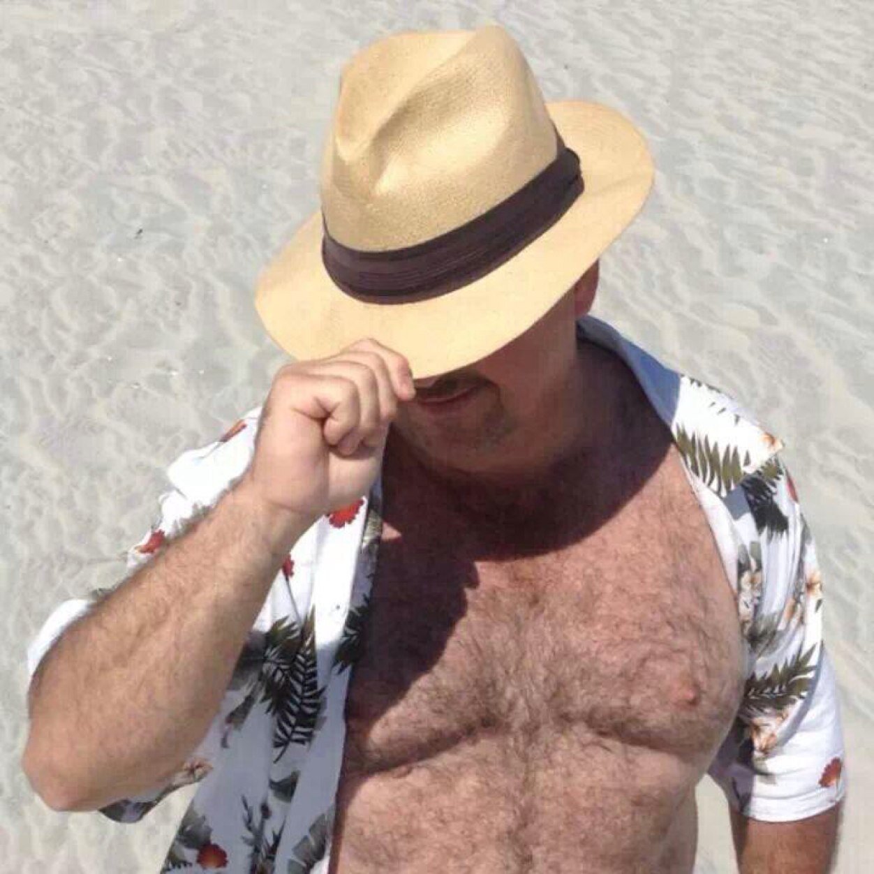 A_js23's profile picture. من يهتم بگ حاول أن لا تخسرھ 

قد لا تُعيد لگ الحياة مثله ابداً”