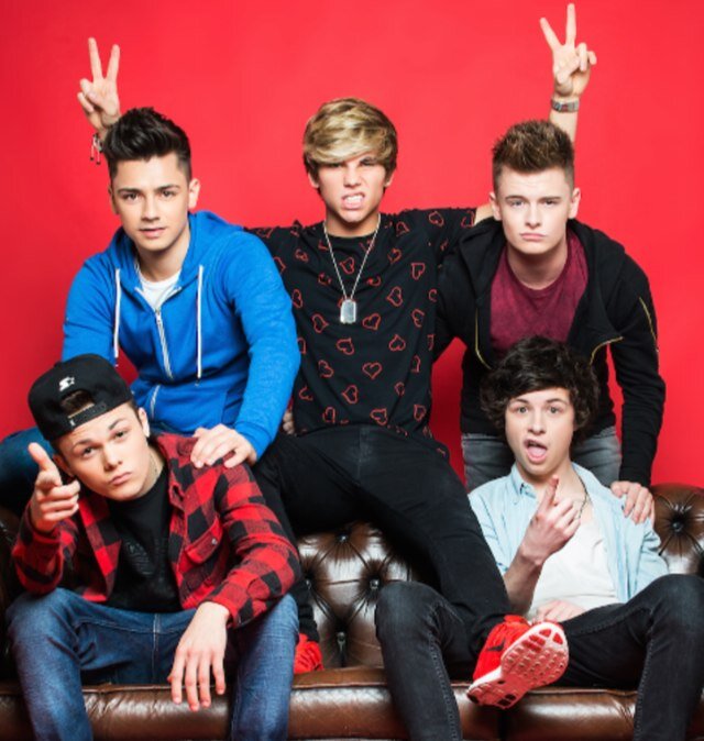 Hiiiiiii,WE ARE MAKING A FLASHMOB IF YOU WANT JOIN IN DM US :)