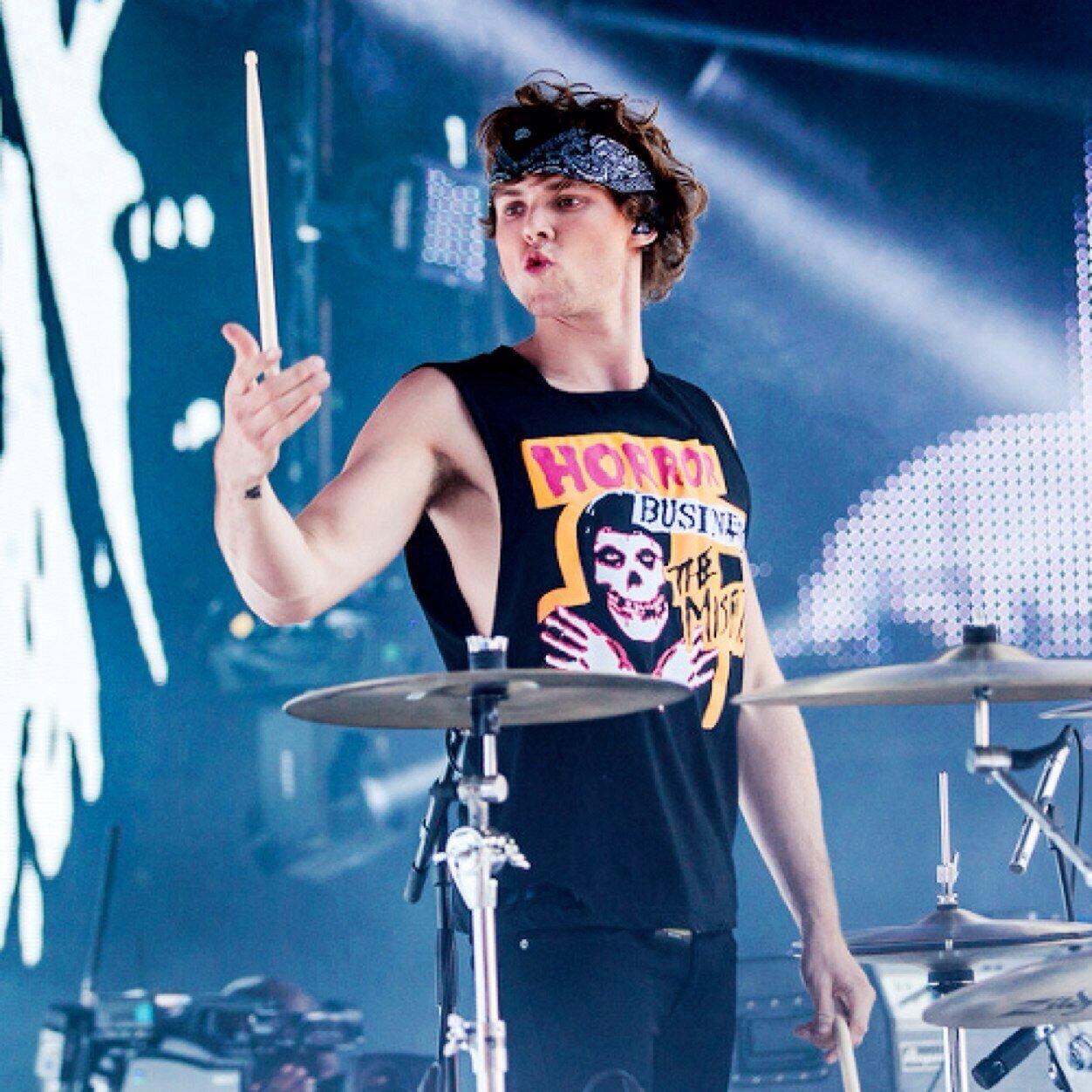 there is literally no reason why you shouldn't have ashton/4. remember that. - @ZlAMSHEMMO