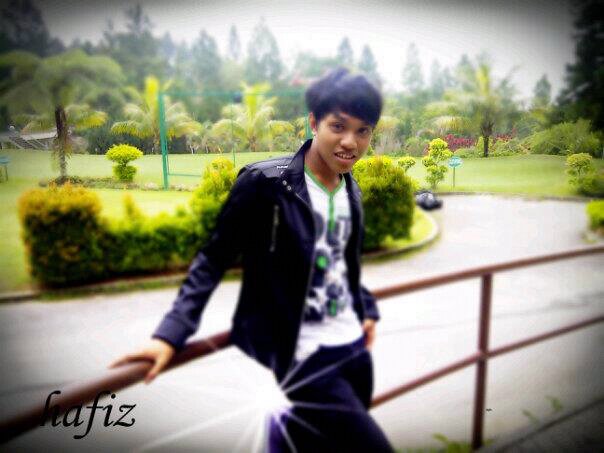 i just simple person boy.......this my fb hafiz pheonix thnks add my new friend my bb pin 235CB09D