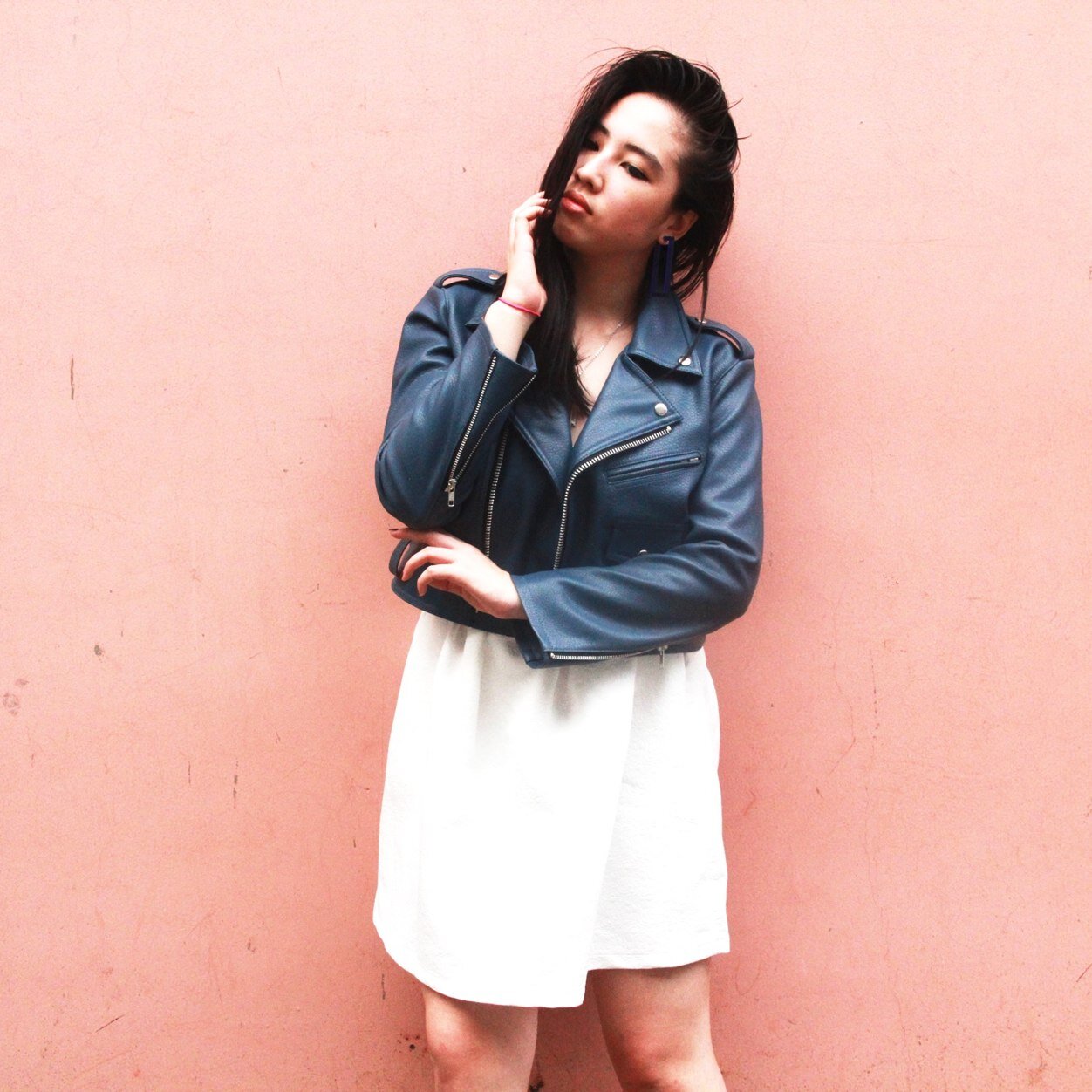 I design clothes, I blog, And therefore I am happy and alive...