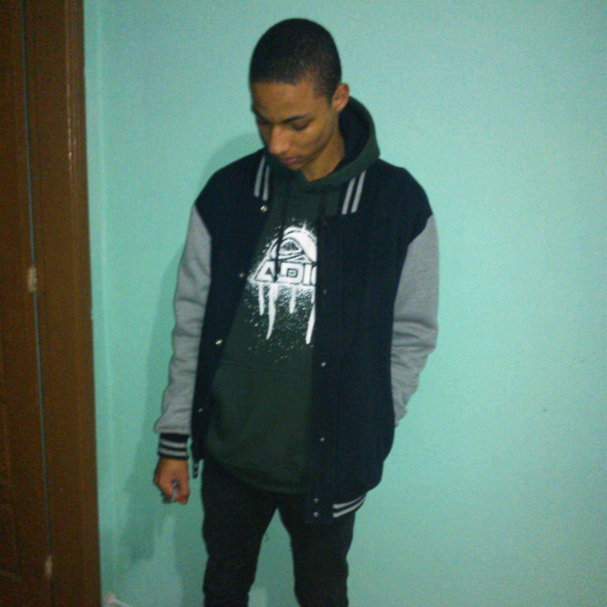 Mesmo estando ausente haverá sempre quem critique...♫