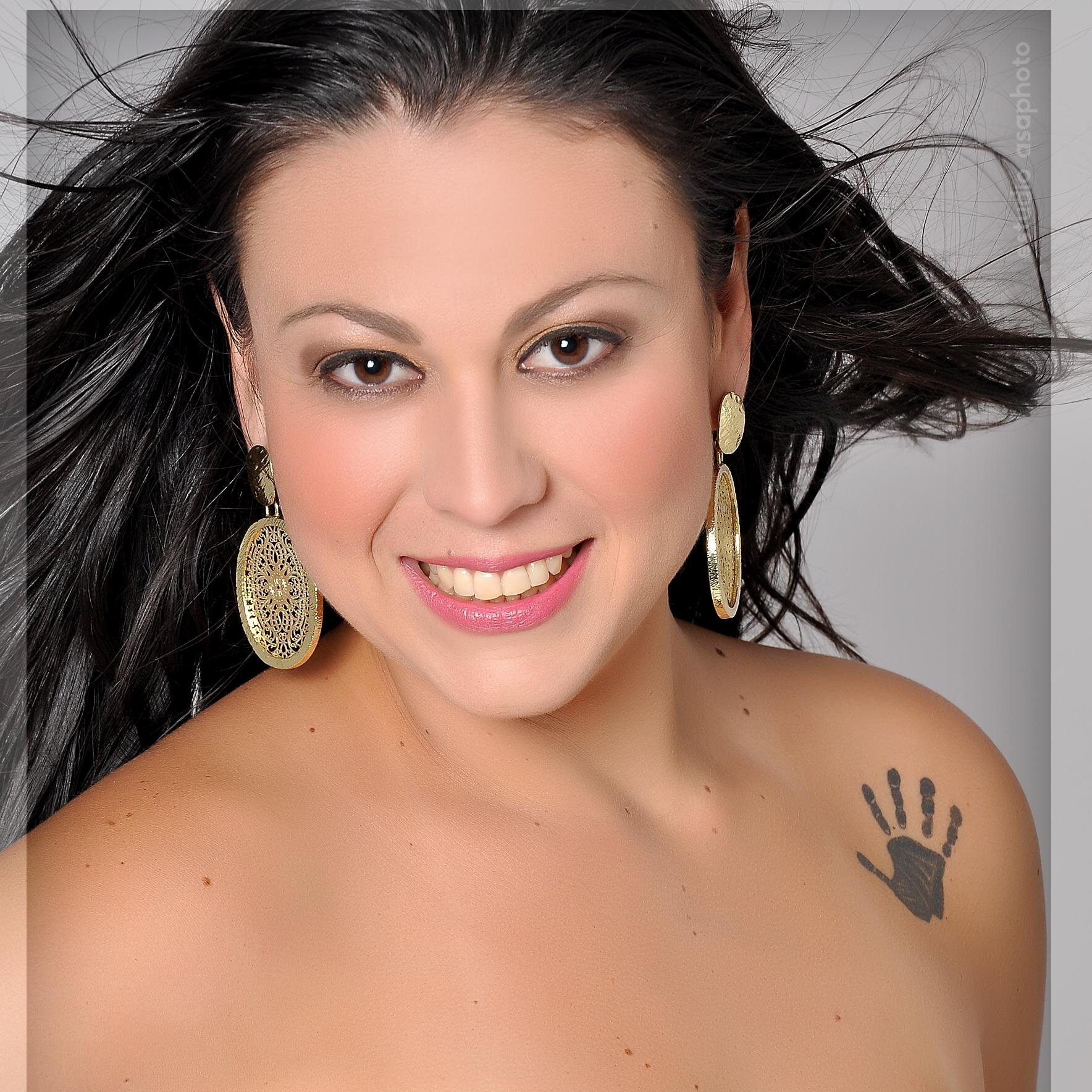 franwondergirl's profile picture. Eu posso ser quem eu quiser ..
Posso me fαntαsiαr como nos teus sonhos,
ou simplesmente usαr umα mαscαrα com o desenho do meu rosto,mais sou o melhor q posso!