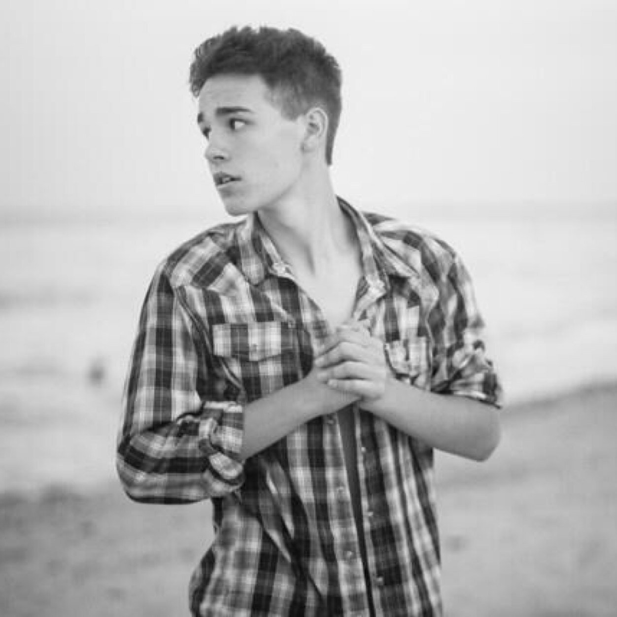 feelsider's profile picture. I fell in love as you fall asleep, slowly and then all at once