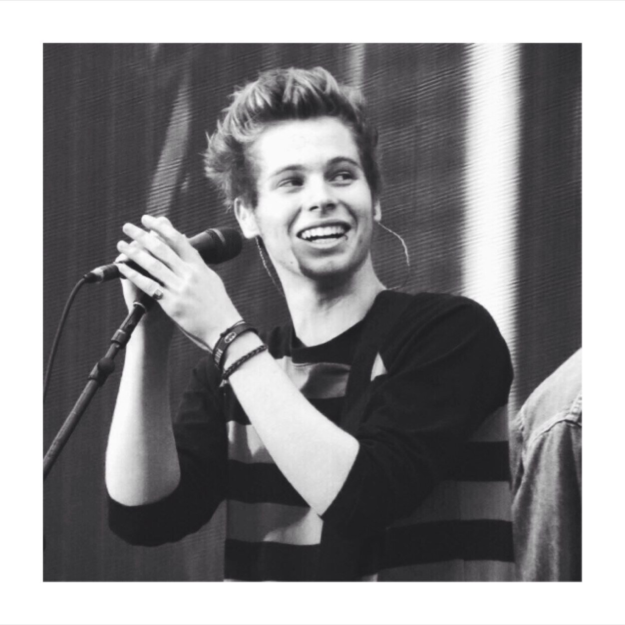 I gave you a free follow so follow @damnastxn for me please
