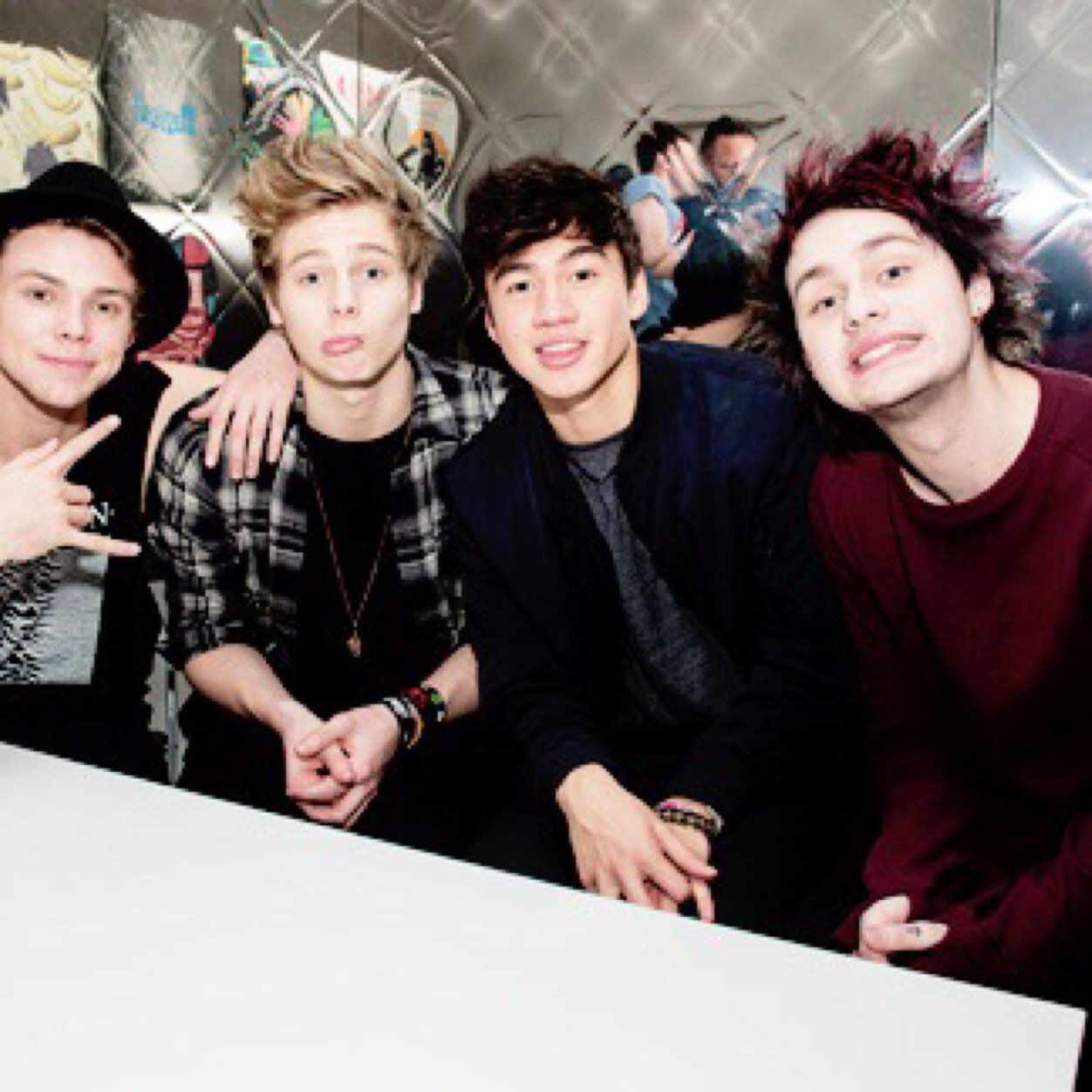 dm me a account you think is cute + a message if you want and i will tell them theyre cute. (ू•ᴗ•ू❁)