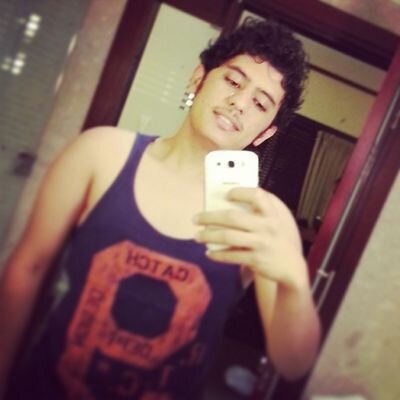 ابد ولا شي مجرد قنوع يبكي على اطلال الهواء المغبر واحب دبي وبس ♡