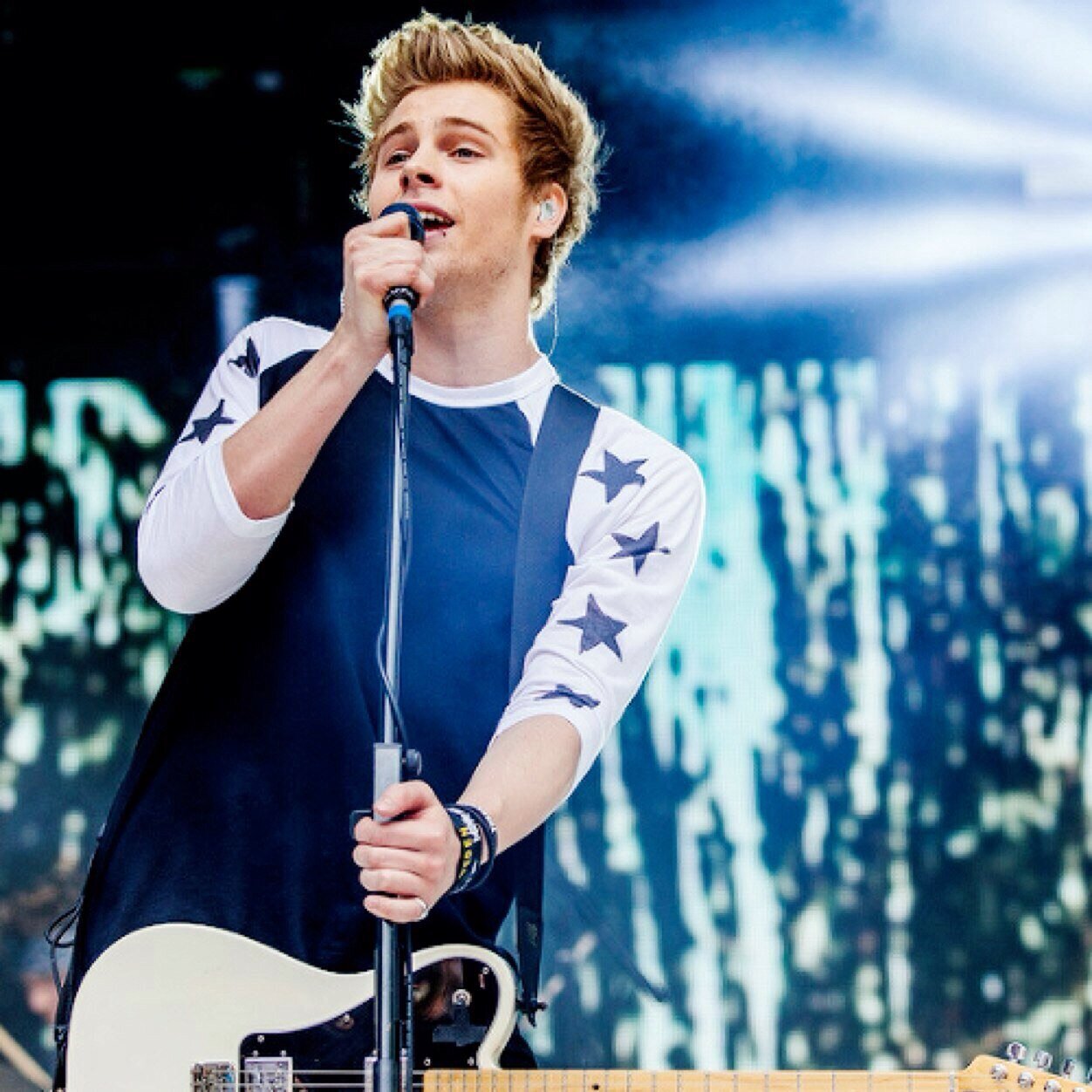 Clifford9597's profile picture. ❤️Please follow my main account @CliffordZStyles❤️