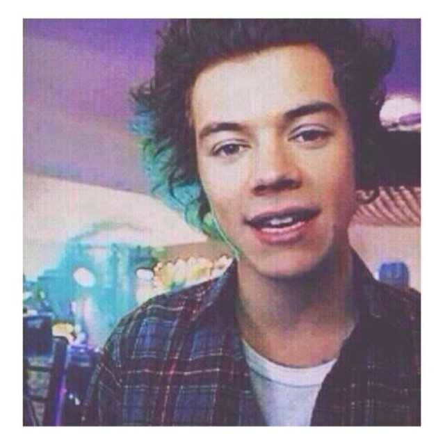 pls follow @tmhtboyniall, she follows back only if you ask her! you can also ask her for 10 free follows c: