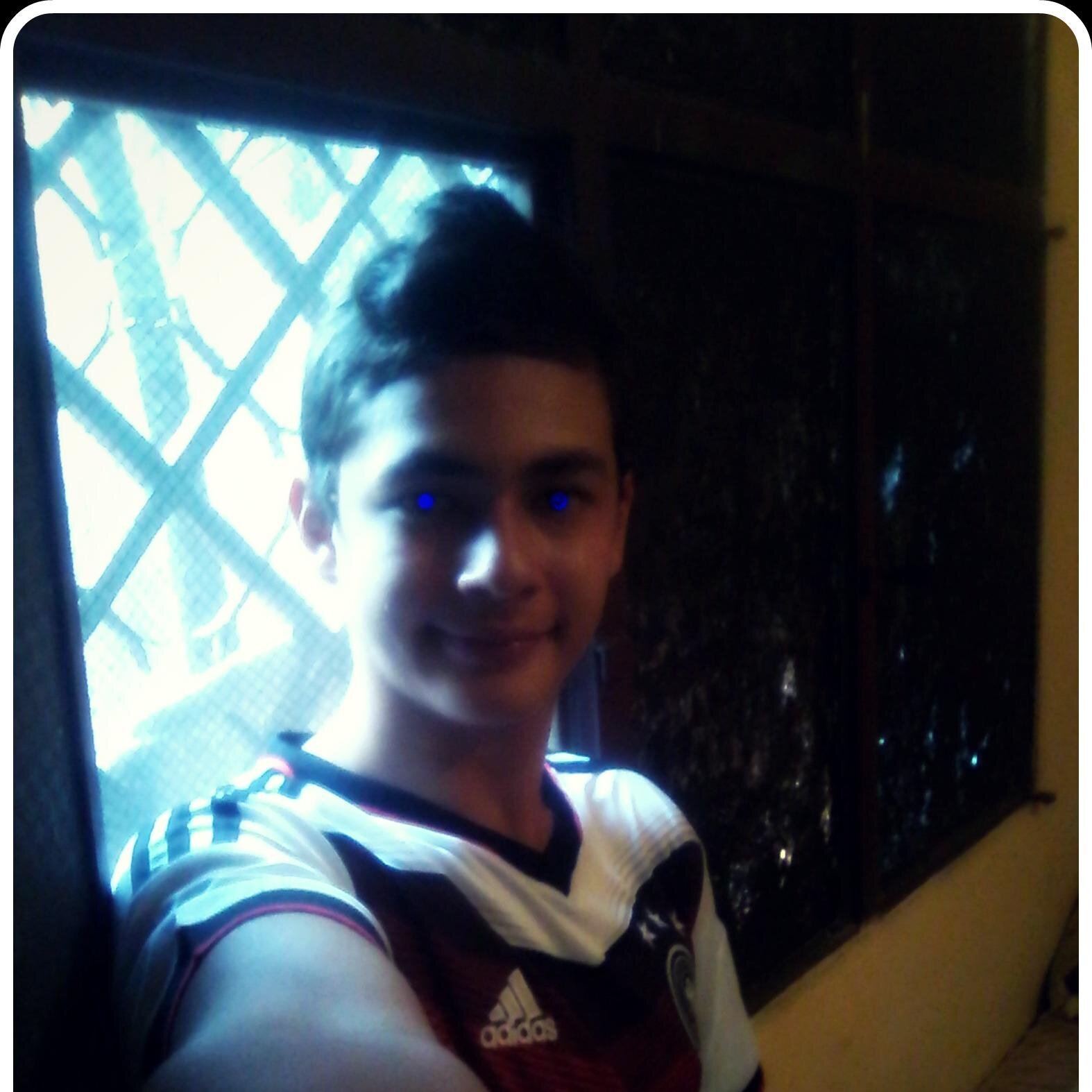 sin compromiso, alegre amigable social *-* tierno Buena gente ;$
